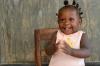 Une fille souriante