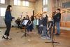 Une chorale d'enfants chante pour un concert.