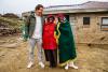 Marco Wölfli en visite chez Zandile (à droite) et sa mère. © Cebisile Mbonani_SOS-Kinderdorf-Schweiz_Fairpicture