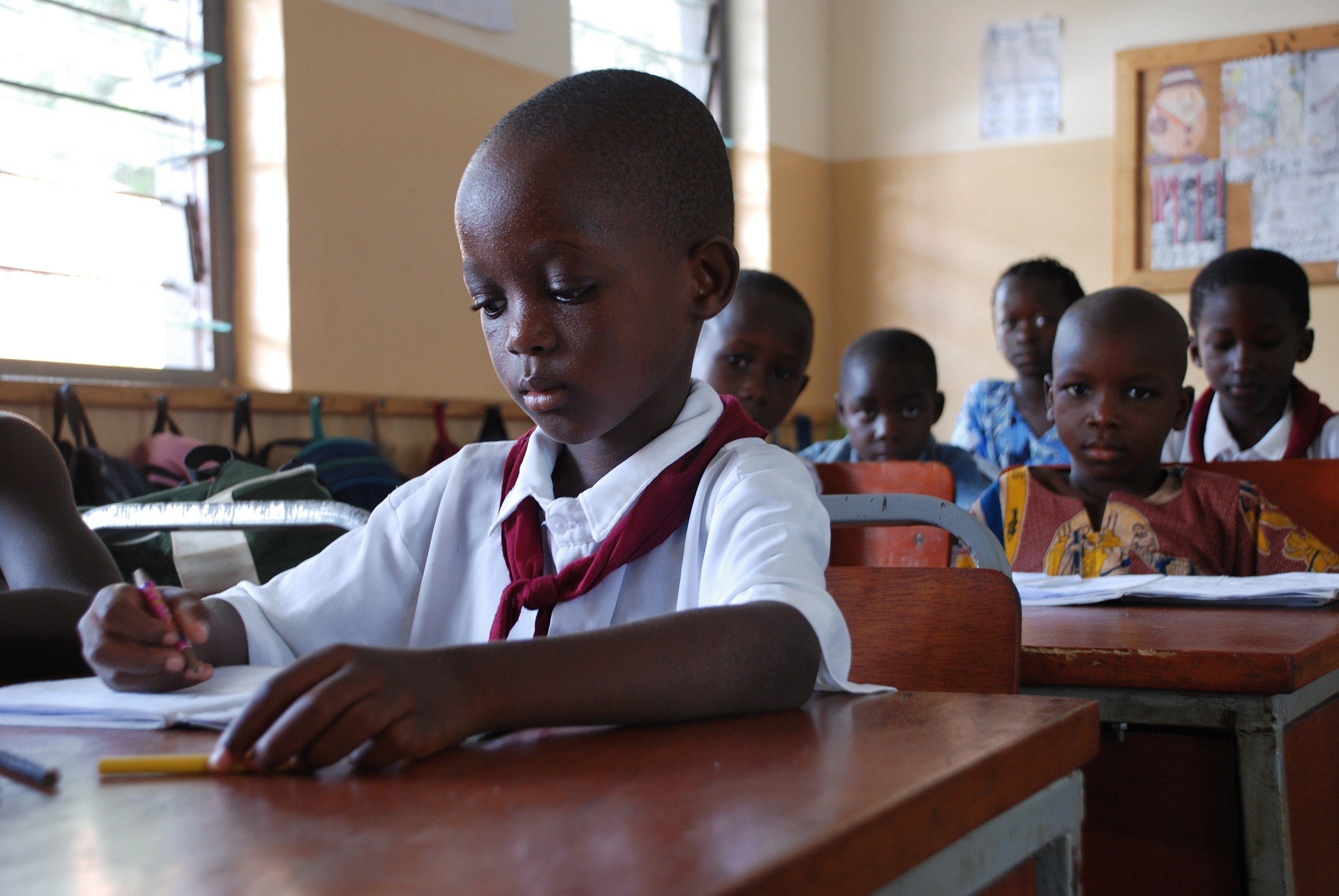 Les dons pour l'Afrique récoltés par SOS Villages d'Enfants permettent aux enfants d'aller à l'école.