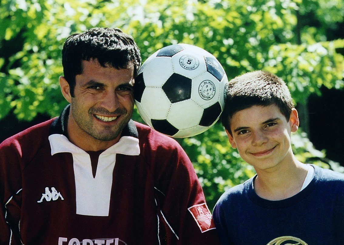 Kubilay Türkyilmaz, ex-joueur de football suisse, est un ambassadeur de SOS Villages d'Enfants.