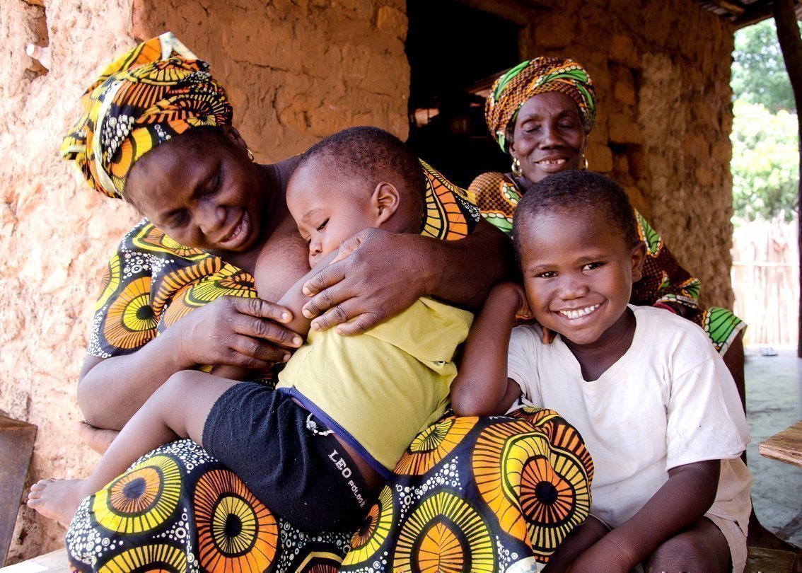 Les mamans SOS veillent au développement et à l'épanouissement des enfants orphelins ou privés de soutien parental.